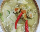 รูปขั้นตอนการทำที่ 5 ของ แกงเขียวหวานลูกชิ้นไก่สับไข่เค็ม