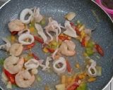 Foto langkah ke 2 dari resep Nasi Goreng Seafood.