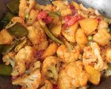 ফুলকপি,শিম,বড়া দিয়ে হালকা ঝোল(foolkopi shim bora diye halka jhol recipe in bengali) রেসিপি ধাপ - 4 ছবি