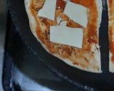 A picture of step 2 of Pita pizza.