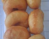 Foto langkah ke 6 dari resep Donat Tanpa Telur, Empuk!.