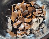 Foto del paso 1 de la receta: Ganache de chocolate sin crema de leche sin batidora!