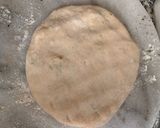 A picture of step 3 of Aloo parantha.