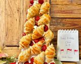 Foto langkah ke 8 dari resep Mini Croissant Tower.