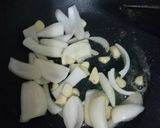 รูปขั้นตอนการทำที่ 2 ของ แฮมผัดไข่มะเขือเทศ