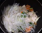 รูปขั้นตอนการทำที่ 3 ของ เส้นเล็กผัดซีอิ๊วไก่