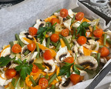 Foto del paso 5 de la receta: Pollo al horno con verduras 🍗🍅
