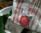 Foto langkah ke 2 dari resep Kue Putu Bambu.