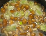 A picture of step 3 of Miso Soup with Nameko Mushrooms and Green Onions.