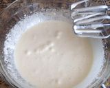 صورة لخطوة 1 من وصفة كب كيك الڤانيليا 🧁