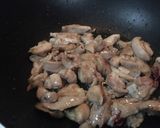 รูปขั้นตอนการทำที่ 3 ของ บะหมี่กวางตุ้งผัดไก่หมักซีอิ้วขาว