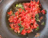 A picture of step 3 of Tawa masala Idli.