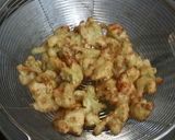 Foto langkah ke 4 dari resep Kembang Kol Goreng Pedas Manis.