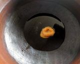 A picture of step 2 of Dum Aloo.