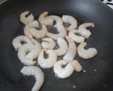 Foto del paso 6 de la receta: Tallarines en salsa Alfredo con camarones y espinacas
