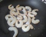 Foto del paso 6 de la receta: Tallarines en salsa Alfredo con camarones y espinacas