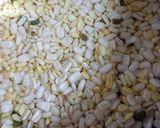 A picture of step 1 of Urad Dal ki curd pakodi chat.