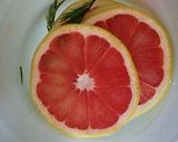 Foto del paso 1 de la receta: Agua de toronja y romero