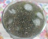 A picture of step 7 of Chia seeds mint lemon drink.