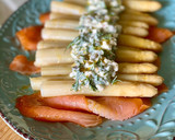 Foto del paso 4 de la receta: Espárragos blancos con salmón y salsa de eneldo fresco