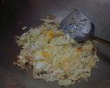 Foto langkah ke 3 dari resep Nasi Goreng Telur Dadar.