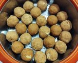 A picture of step 6 of Besan laddoo.