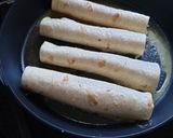 Une image de l'étape 4 de Corn dog façon wrap.