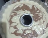 Foto langkah ke 5 dari resep Bolu Marmer Putih Telur.