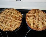 A picture of step 13 of Cinnamon Roll Apple Pie.