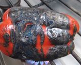 Foto del paso 2 de la receta: Morrón asado sobre la hornalla