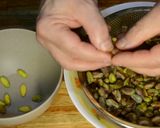 Foto del paso 2 de la receta: El Secreto del Chocolate de Dubái: Crema de Pistachos Casera
