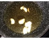 Foto del paso 1 de la receta: Cómo hacer el aliño de ajo y pimentón para pescado
