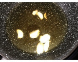 Foto del paso 1 de la receta: Cómo hacer el aliño de ajo y pimentón para pescado