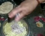 A picture of step 3 of Aloo Paratha.