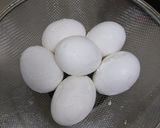 Hình bước làm 1 của món Trứng trà thảo mộc