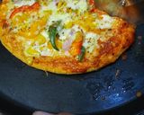 चिज्जी पिज़्ज़ा (cheesy pizza recipe in Hindi) रेसिपी चरण 12 फोटो