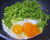 รูปขั้นตอนการทำที่ 2 ของ ดอกขจรผัดไข่