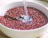 A picture of step 1 of Red Bean Glutinous Rice Balls (Chè Trôi Nước Nhân Đậu Đỏ).