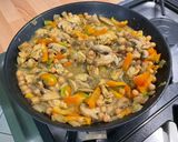 Une image de l'étape 14 de Pois chiches aux champignons et poulet épicé.
