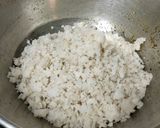 A picture of step 1 of Crispy Puffed Rice and Onion Patties.