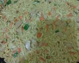 Foto langkah ke 5 dari resep Omlete Mie Kriuk.
