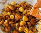 Foto langkah ke 3 dari resep Kentang Udang Puyuh masak Kecap.