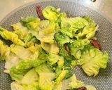 Gambar langkah 3 resipi 👩‍🍳Salad Romaine Tumis Garlic.