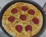 Foto langkah ke 6 dari resep Pizza Mozarella Peperoni aka Pizza Hut.