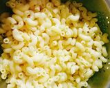 Foto langkah ke 1 dari resep Golden Macaroni Schotel 🎁.