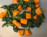 Foto del paso 5 de la receta: Ensalada de Kale Salteado con Boniato al Horno y Filete de Caballa !!!!
