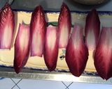 Une image de l'étape 1 de Barquettes d endive rouge au roquefort et noix.