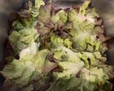 Une image de l'étape 1 de Feuille de chêne aux pignons, oignon rouge et leicester bleu.