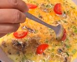 Foto langkah ke 4 dari resep Omelet Jamur Tomat.