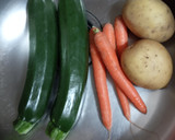 Foto del paso 1 de la receta: Crema de calabacín con verduras y quesito